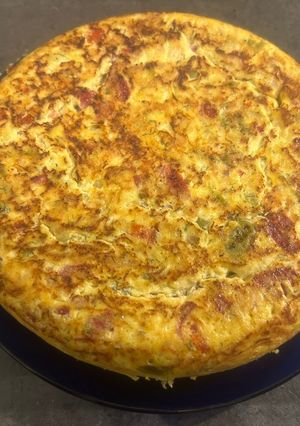 Foto principal de Tortilla de garbanzos con pimiento y aceitunas