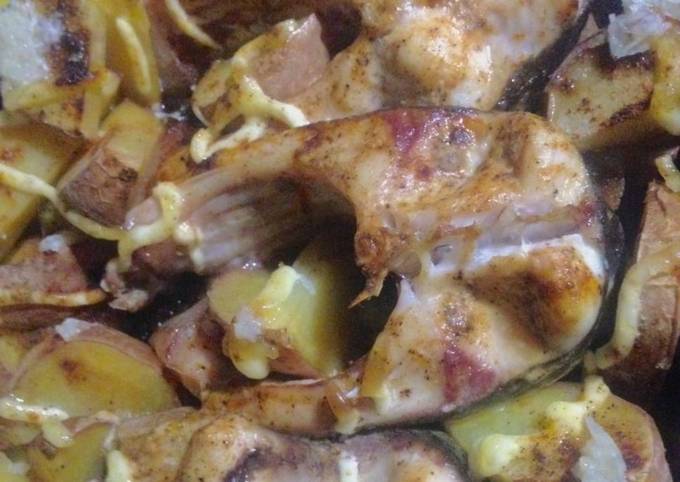 Толстолобик, запеченный с картофелем в духовке – пошаговый рецепт приготовления с фото