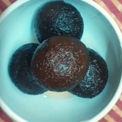 A picture of Roti Gulab Jamun.