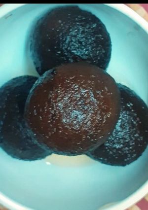 A picture of Roti Gulab Jamun.