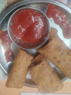 વેજિટેબલ સ્પ્રિંગ રોલ (Vegetable Spring Roll Recipe in Gujarati) રેસીપી મુખ્ય ફોટો