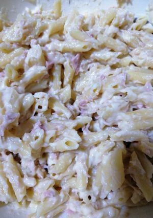 Una foto de Pasta con bechamel y atún