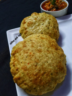 धनिया वाले भटूरे (dhaniya wale bhature recipe in Hindi) रेसिपी मुख्य फोटो