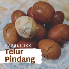 A picture of Telur Pindang (Marble Eggs).