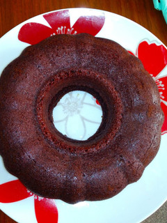 एगलेस चॉकलेट स्पंज केक (eggless chocolate sponge cake recipe in hindi) रेसिपी मुख्य फोटो