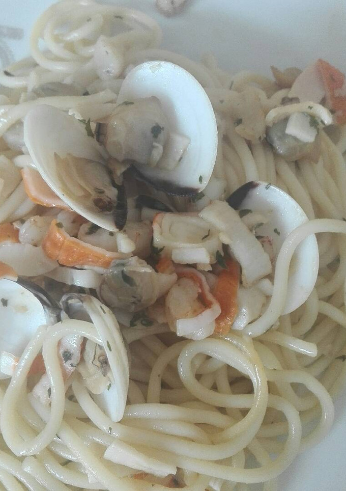 Una foto de Pasta con almejas y gambas