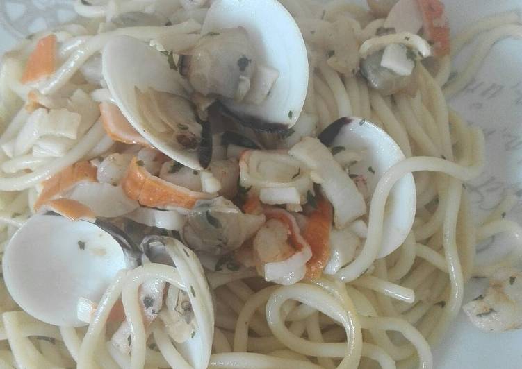 Pasta con almejas y gambas