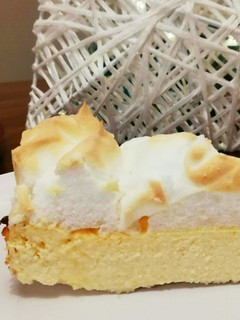 A picture of Keto Lemon Meringue Cheesecake.
