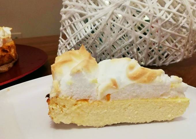 Keto Lemon Meringue Cheesecake