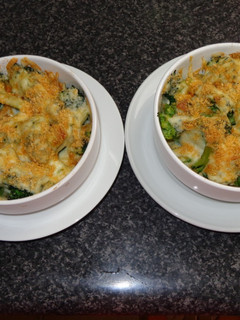 Una foto de BRÓCOLI CON SALSA BECHAMEL GRATINADA. JON STYLE