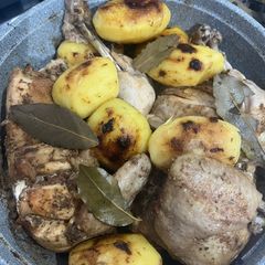 A picture of Chick-n-tatoes in one pot.