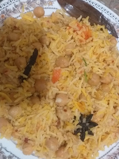 A picture of Chana pulao.