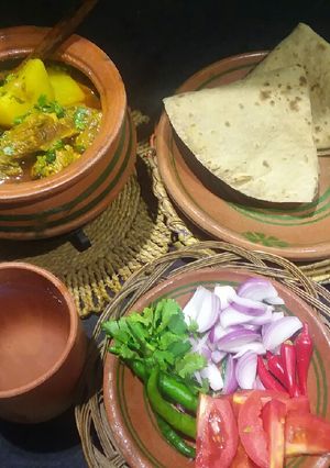 A picture of Punjabi alo gosht.