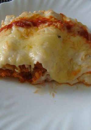 Una foto de Canelones de atún con salsa bechamel