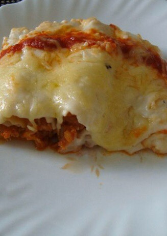 Una foto de Canelones de atún con salsa bechamel
