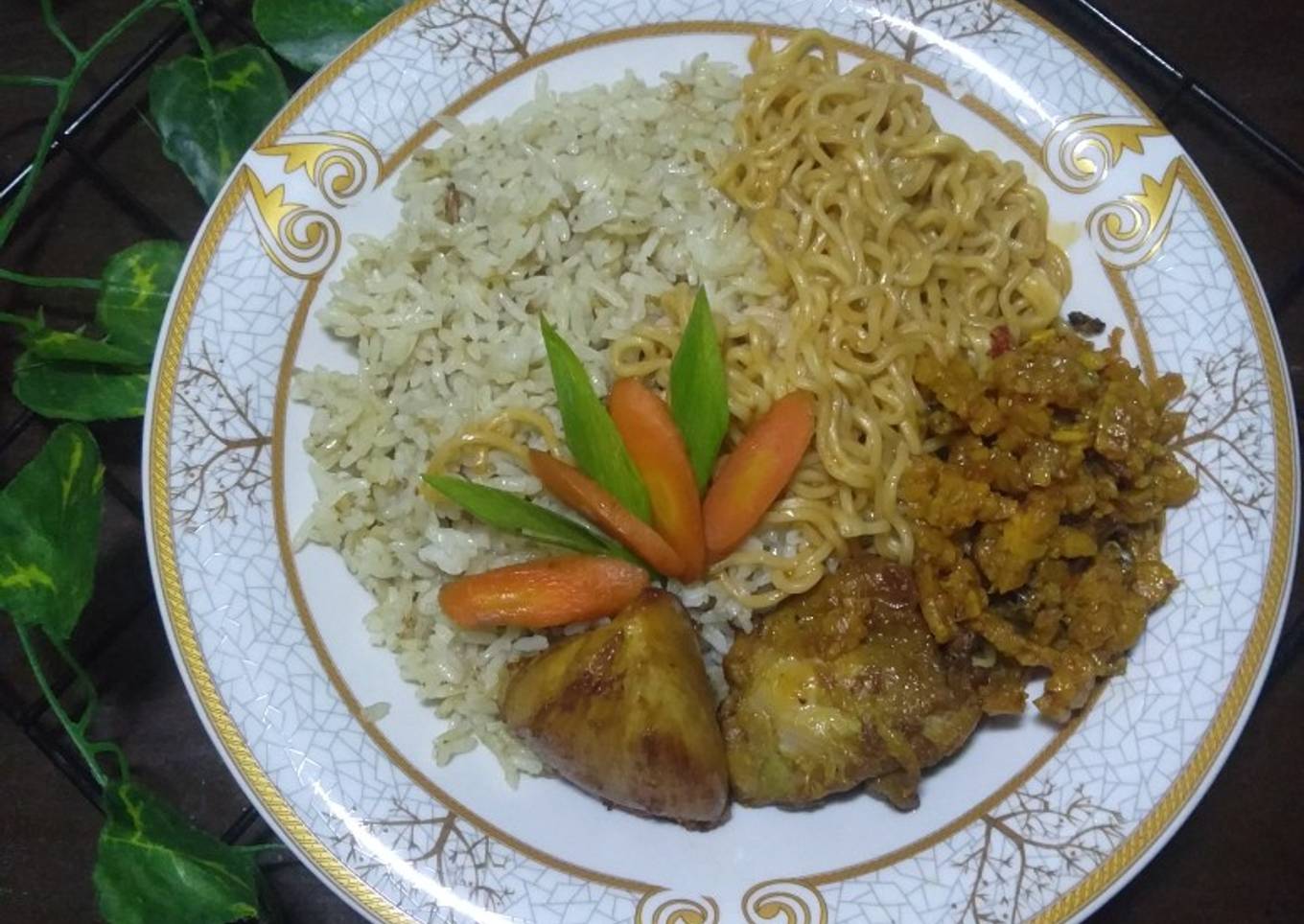Bagaimana Menyiapkan Nasi goreng mie ayam Anti Gagal