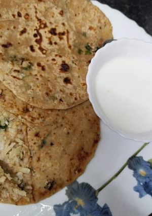 A picture of Aloo methi ki paratha.