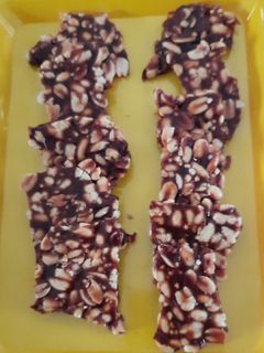 શીંગ ચીકી (Shing chikki Recipe in gujarati) રેસીપી મુખ્ય ફોટો