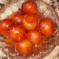 A picture of Gulab jamun.