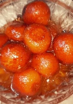 A picture of Gulab jamun.