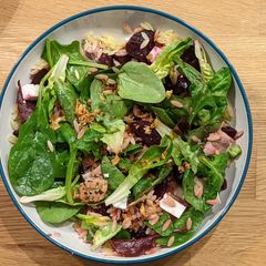 A picture of Orzo salad with mackerel.