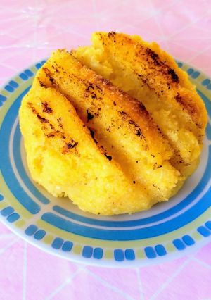 Polenta gombóc sós túróval töltve recept fotója