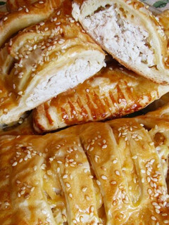Фото Слойки с курицей и сыром.