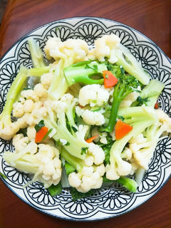 紅蘿蔔炒雙色花椰菜 的食譜成品照片