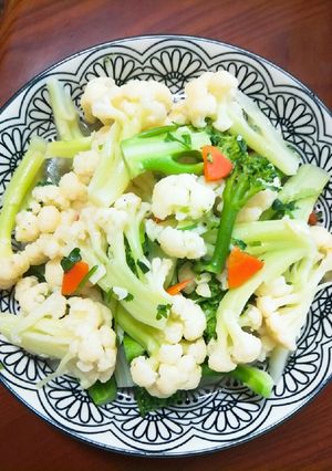 紅蘿蔔炒雙色花椰菜 的食譜成品照片