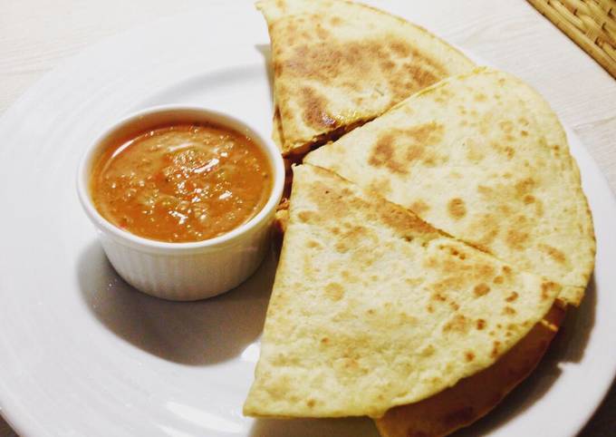 Simple Way to Make Quick Chicken Quesadillas with salsa