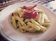 Una foto di patata zucchine e prosciutto