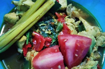 Bagaimana Menyiapkan 1. Ayam Bumbu Rempah Kemangi Ekonomis