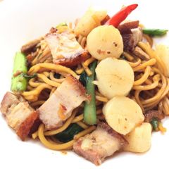 A picture of Hokkien Mee With Roasted Pork And Scallop.