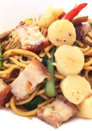 A picture of Hokkien Mee With Roasted Pork And Scallop.
