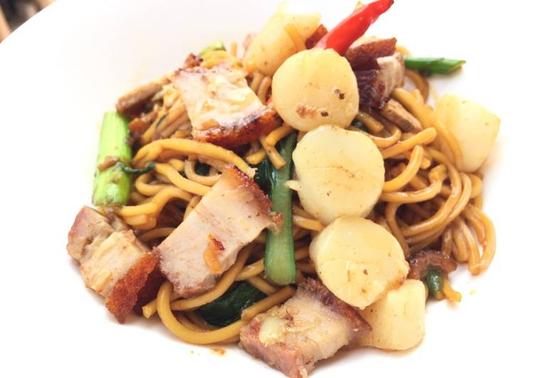 Steps to Make Super Quick Homemade Hokkien Mee With Roasted Pork And Scallop