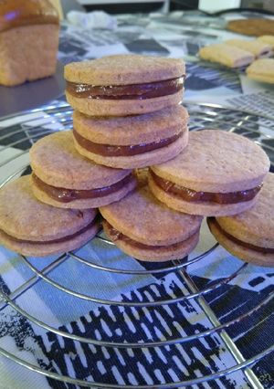 Une photo de Biscuit fourré chocolat et praline