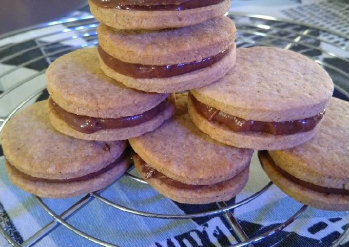 Biscuit fourré chocolat et praline