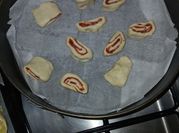 Una foto di uova, salame