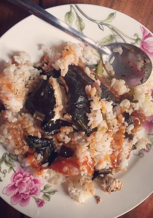 Hình của món Cơm đậu phụ cuộn rong biển.