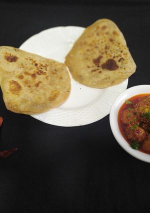 કાશ્મીરી દમ આલુ (Kashmiri Dum Aloo Recipe In Gujarati) રેસીપી મુખ્ય ફોટો