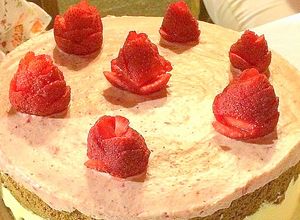 Una foto de Semifreddo de frutillas a la crema -sintacc