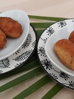 Una foto de Croquetas de huevos rotos