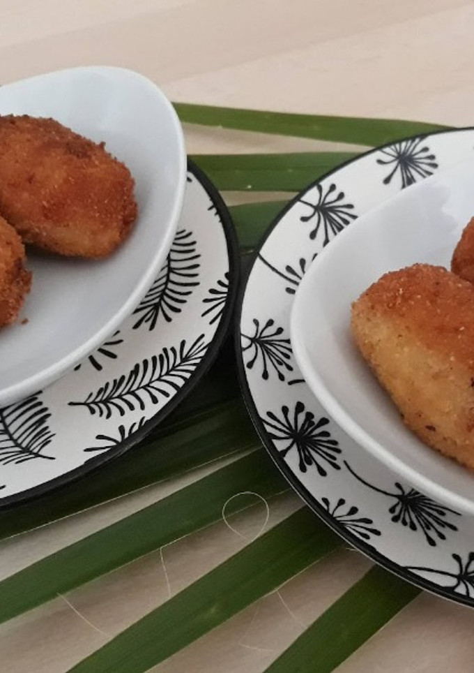 Una foto de Croquetas de huevos rotos