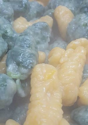 Una foto de Ñoquis de espinaca y calabaza