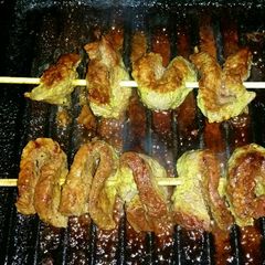 A picture of Yogurt Cilantro Beef Skewers.