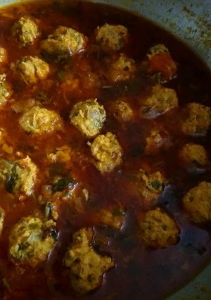 A picture of  Lebanese chicken curry with chicken ball's.