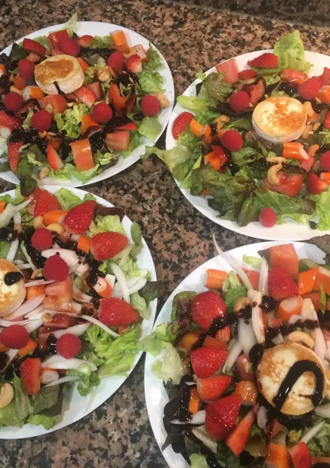 Una foto de Ensalada colorida