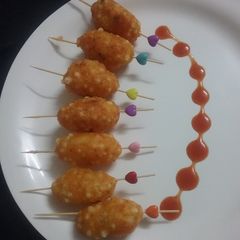 A picture of Sabudaana and aloo fritters.