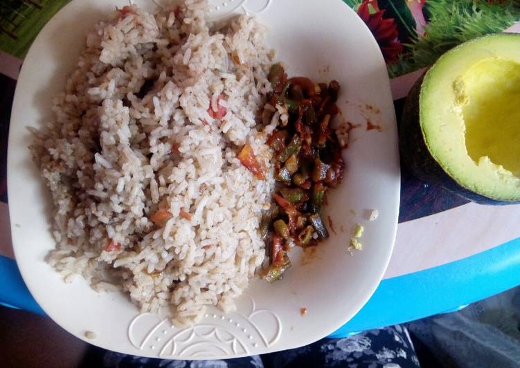 Vegetable pilau served with french beans