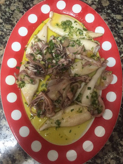 Una foto de Chipirones al horno con majado de ajo y perejil